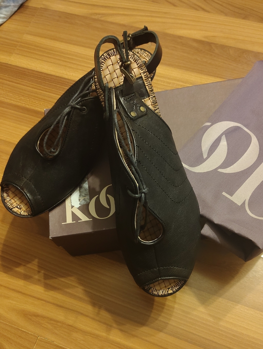 NEW IN BOX KOOBA FRAN FLAT SANDALS 8.5M